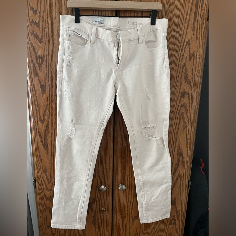 Off-white Gap 27r Girlfriend distressed jeans